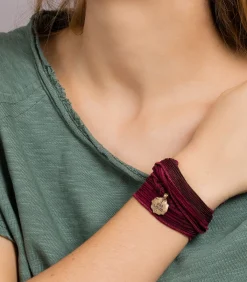 Catherine Michiels Bracelet en soie à nouer et charm I Am Love en bronze*Femme Bracelets|Bijoux